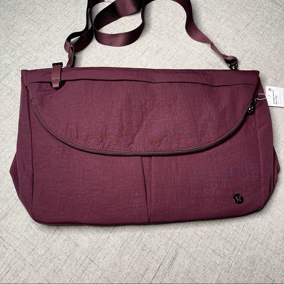 Lululemon All Night Festival Bag Large 10L Cassis Nwt Fits a Laptop - Picture 6 of 9